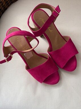American Eagle Outfitters Fuchsia Suede Block Heel Sandals